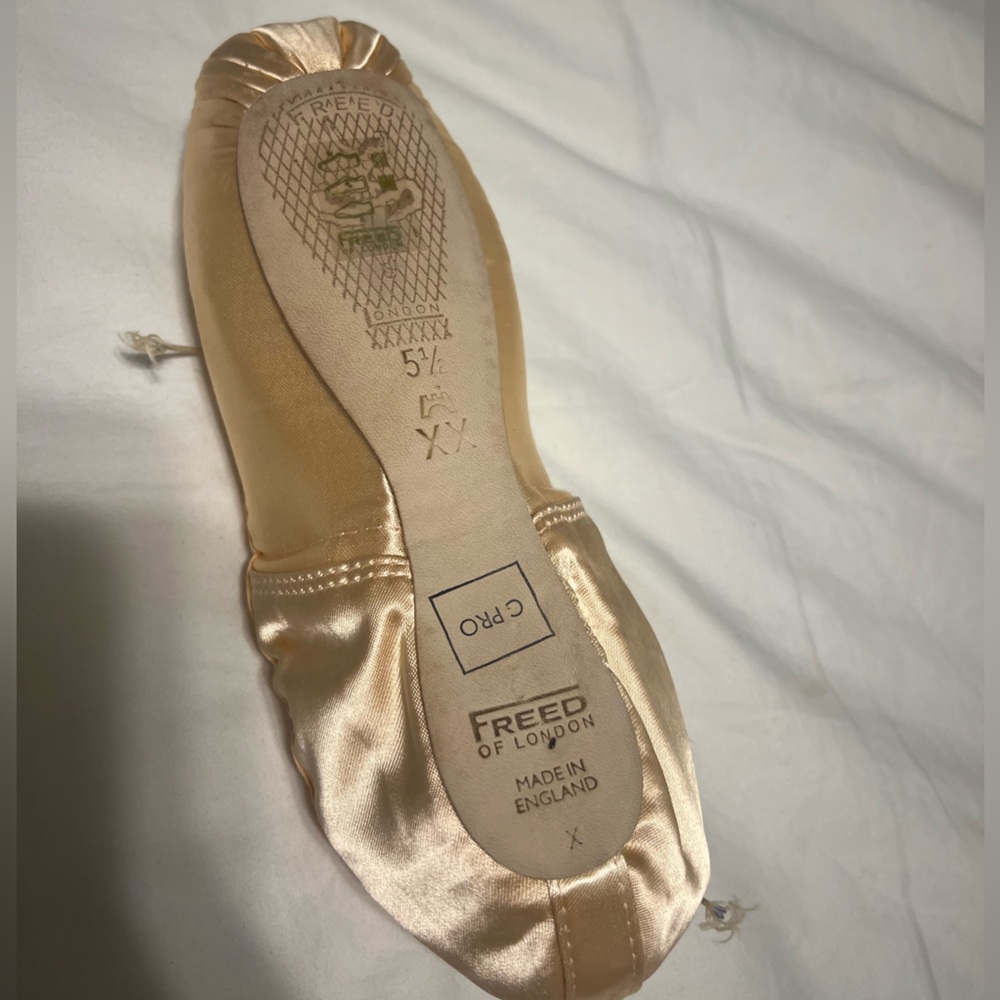 Freed of London Classic Pro pointe shoe, size 5.5XX